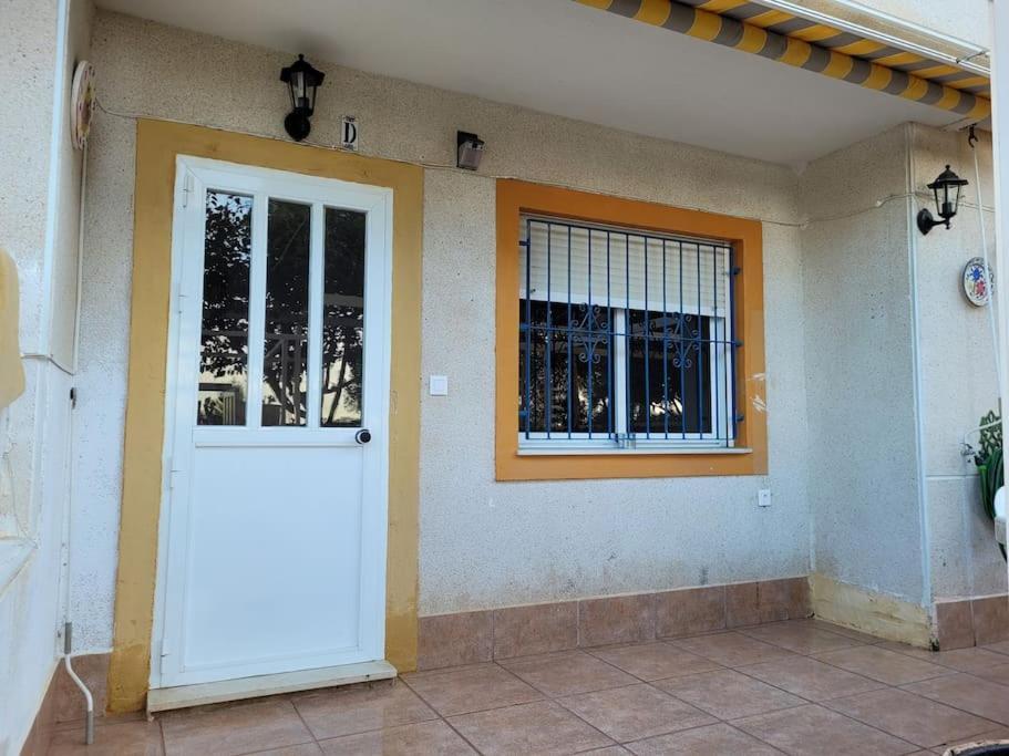 Bajo Con Terraza Y Piscina Apartamento Torrevieja
