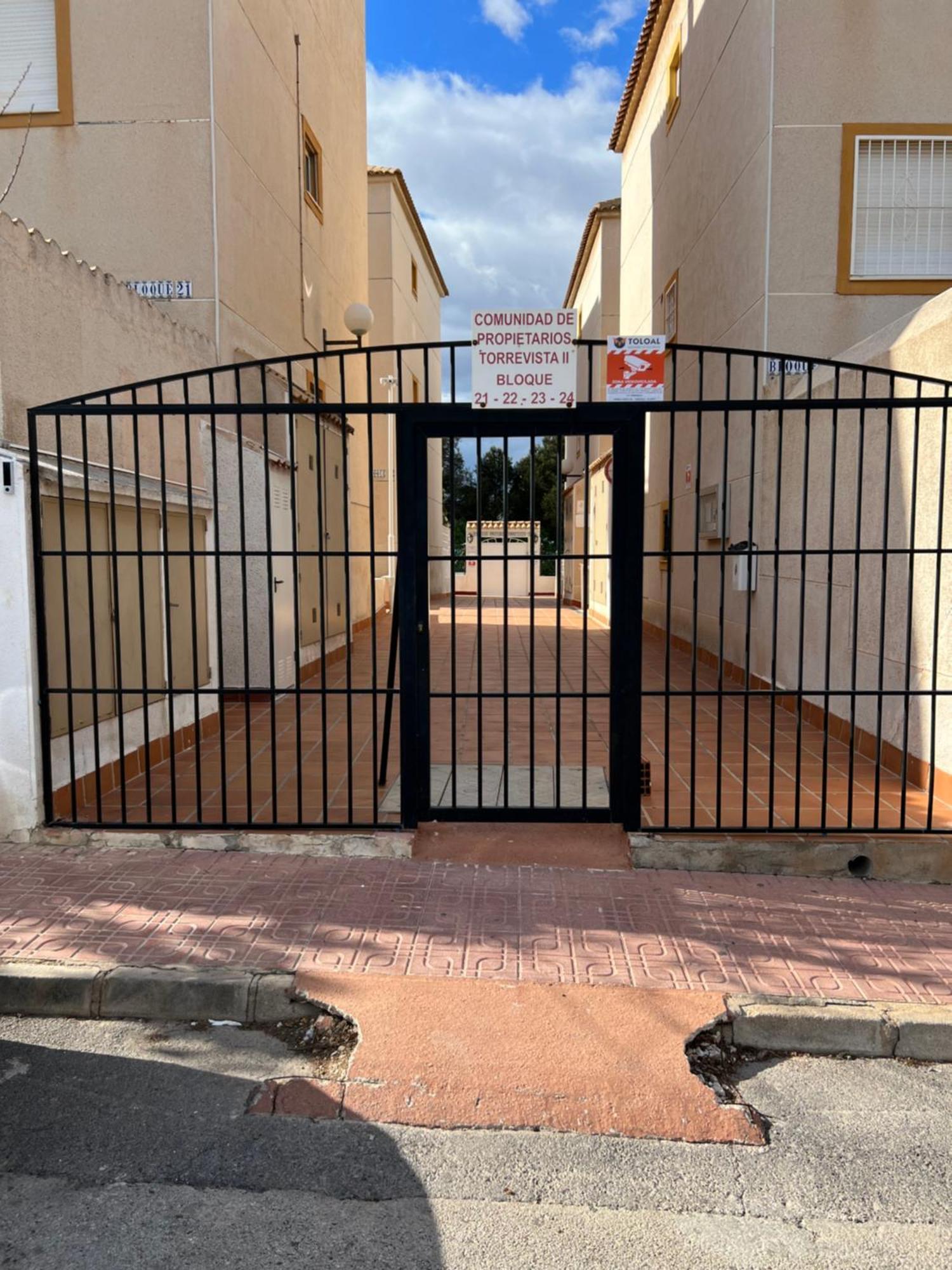 Bajo Con Terraza Y Piscina * Torrevieja